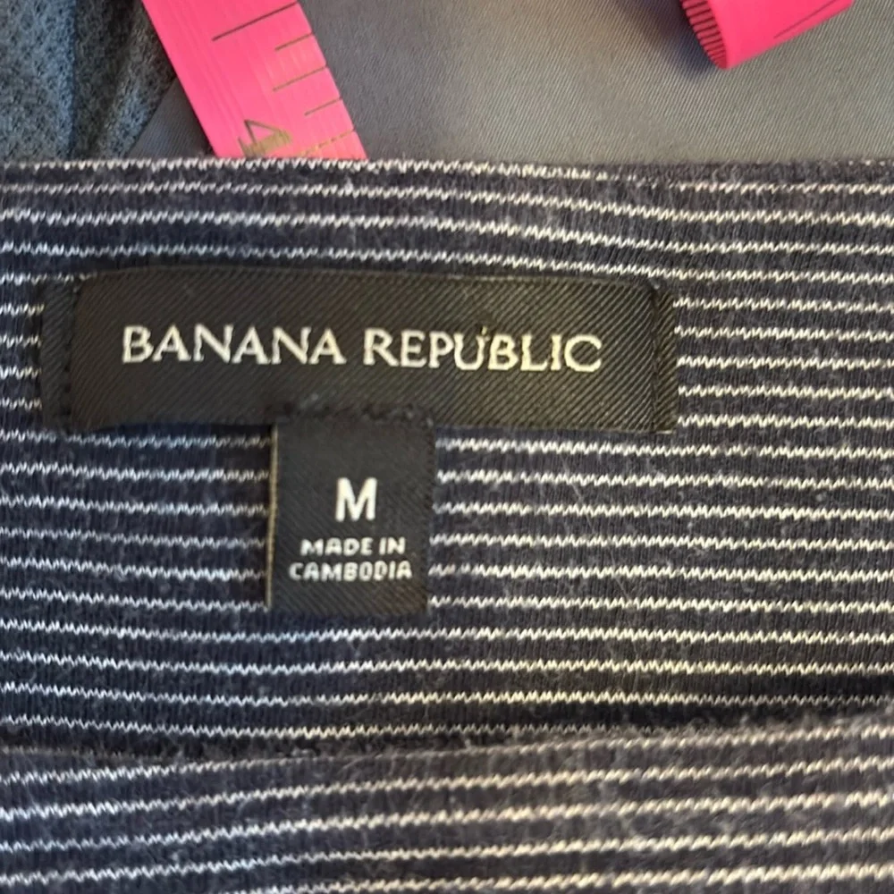 Banana‎ Republic Navy Striped Shirt. Size Medium